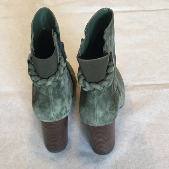 🏷️ SALE 🏷️  Saks Fifth Avenue Green Suede Boots - Picture 3 of 4